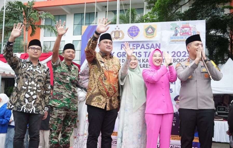 Bupati Bogor, Rudy Susmanto, bersama Forkopimda memastikan bahwa kawasan Puncak akan aman dan nyaman bagi wisatawan yang berencana berlibur ke sana. Hal ini disampaikan Rudy usai melepas peserta mudik gratis tahun 2025 di halaman parkir Stadion Pakansari, Kabupaten Bogor, pada Jumat (28/3/2025).