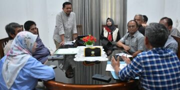 Bupati Dony, saat mengumpulkan kepala SKPD untuk menuntaskan permasalahan dampak tol di Gedung Negara, Sabtu, 8 Maret 2025.(Foto: Humas Pemkab Sumedang)