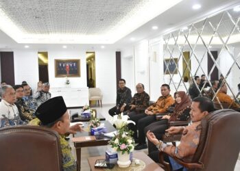 Bupati Sumedang, Dony Ahmad Munir, melakukan kunjungan sekaligus silaturahmi dengan Wakil Ketua DPR RI dari Partai Kebangkitan Bangsa (PKB), Cucun Ahmad Syamsurijal, di Gedung DPR Senayan, Jakarta, pada Rabu (12/3/2025).