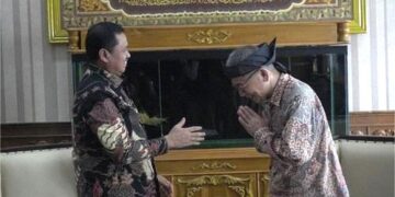 Bupati Sumedang, Dony Ahmad Munir, menerima kunjungan Profesor Jhon Choi, seorang guru besar tamu dari Korea Selatan yang saat ini mengajar di Institut Teknologi Bandung (ITB), pada Jumat (14/3/2025). Dalam pertemuan tersebut, mereka membahas penerapan Cyber Security dalam pengembangan Smart City di Kabupaten Sumedang.