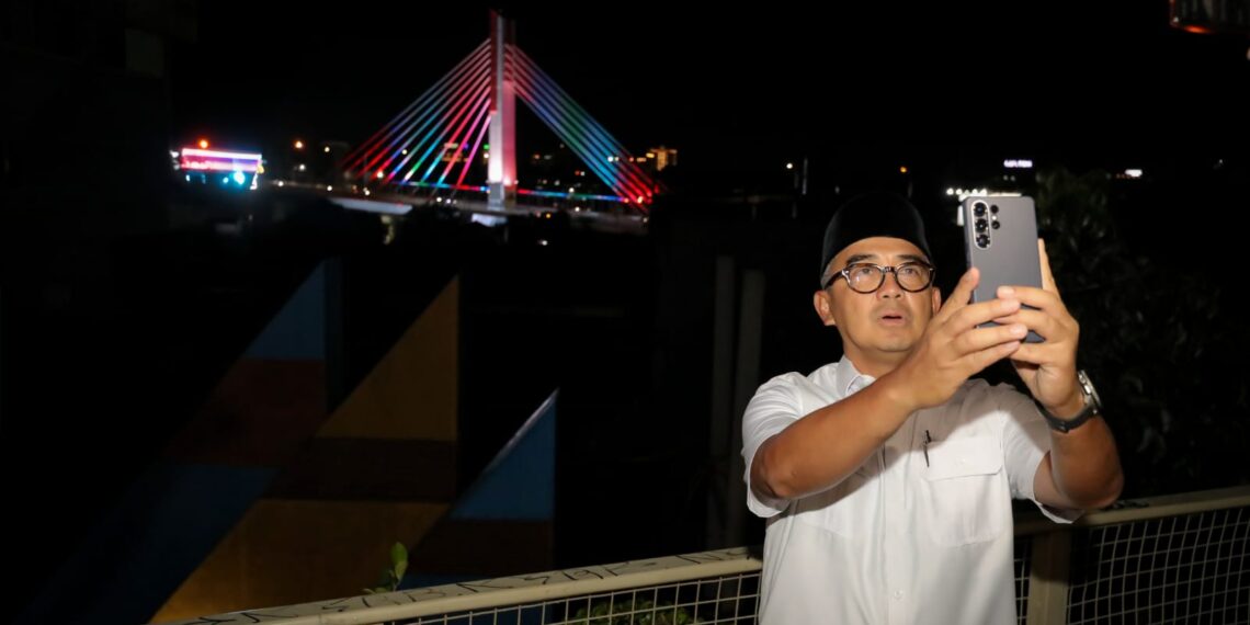 Wali Kota Bandung, Muhammad Farhan, menegaskan pentingnya perbaikan dan optimalisasi Teras Cihampelas, yang memiliki potensi besar sebagai pusat bisnis dan kreativitas, terutama bagi anak muda Bandung.