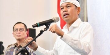 Gubernur Jawa Barat, Dedi Mulyadi, meminta Otoritas Jasa Keuangan (OJK) Jabar untuk lebih tegas dalam menertibkan pinjaman online (pinjol) ilegal yang merugikan masyarakat.