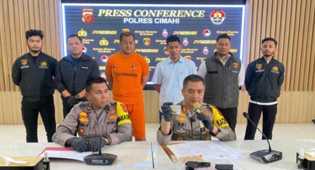 Kapolres Cimahi, AKBP Tri Suhartanto memberikan keterangan pers.(Foto:Istimewa).