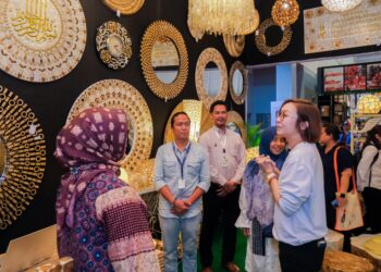 (Wamenekraf/Wakabekraf) Irene Umar menghadiri Indonesia International Furniture Expo (IFEX) 2025, sebuah pameran furnitur dan kerajinan home decor berskala internasional yang berlangsung pada 6-9 Maret 2025 di Jakarta International Expo (JIExpo), Jakarta, pada Sabtu, 8 Maret 2025.