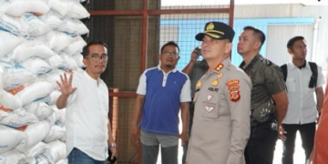 Kapolres Cirebon Kota, AKBP Eko Iskandar, melakukan koordinasi dengan Kepala Perum Bulog Kancab Cirebon, Ramajon Purba, guna memastikan ketersediaan dan stabilitas harga beras di wilayah Cirebon.