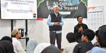 Kelas membaca Alquran bahasa isyarat untuk komunitas tunarungu di Kabupaten Indramayu yang digelar Kilang Balongan. (Dok. Istimewa)
