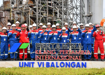 Kunjungan komisaris dan direksi Pertamina ke Kilang RU VI Balongan untuk memastikan, kilang berproduksi dengan aman. (Dok. Istimewa)