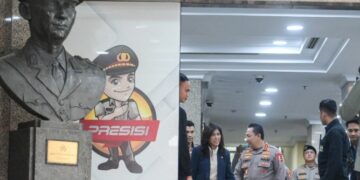 Menteri Komunikasi dan Digital Republik Indonesia, Meutya Hafid, bertemu dengan Kepala Kepolisian Negara RI, Jenderal Pol. Listyo Sigit Prabowo, di Mabes Polri untuk memperkuat sinergi dalam menindak jaringan fake BTS dan judi online yang meresahkan masyarakat.