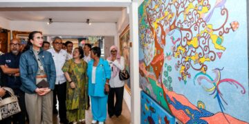 Menteri Pariwisata, Widiyanti Putri Wardhana, melakukan kunjungan kerja ke Kota Bandung pada Rabu, 19 Maret 2025, untuk meninjau kesiapan sektor pariwisata menjelang libur Lebaran.