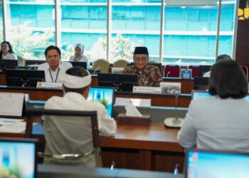Menteri Pekerjaan Umum (PU) Dody Hanggodo menegaskan dukungan penuh terhadap pembangunan exit tol sementara di Jalan Tol Cipali KM 87+950, yang bertujuan memfasilitasi Kawasan Industri Subang Smartpolitan. Pernyataan ini disampaikan dalam pertemuan dengan Gubernur Jawa Barat, Dedi Mulyadi, di Kantor Kementerian PU, Senin (24/3/2025).