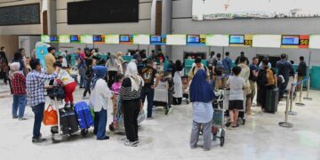 Penumpang di bandara,tiket pesawat