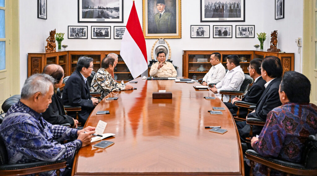 Presiden Prabowo Subianto menerima kehadiran delapan pengusaha besar di Istana Kepresidenan Jakarta pada Kamis, 6 Maret 2025.