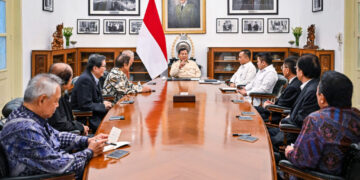 Presiden Prabowo Subianto menerima kehadiran delapan pengusaha besar di Istana Kepresidenan Jakarta pada Kamis, 6 Maret 2025.