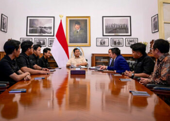 Presiden Prabowo Subianto menerima kunjungan Pandawara Group di Istana Merdeka, Jakarta, pada Selasa, 11 Maret 2025. (Foto: BPMI Setpres)