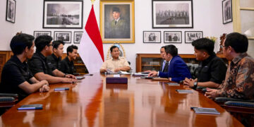 Presiden Prabowo Subianto menerima kunjungan Pandawara Group di Istana Merdeka, Jakarta, pada Selasa, 11 Maret 2025. (Foto: BPMI Setpres)