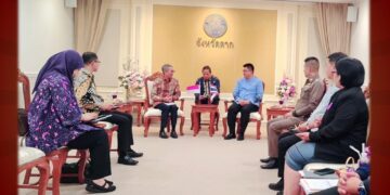 Tim terpadu yang terdiri dari Kementerian Luar Negeri (Kemlu), Kedutaan Besar Republik Indonesia (KBRI) Bangkok, dan KBRI Yangon tengah bekerja keras untuk memulangkan 554 WNI yang menjadi korban online scam dari wilayah konflik bersenjata di Myawaddy, Myanmar.