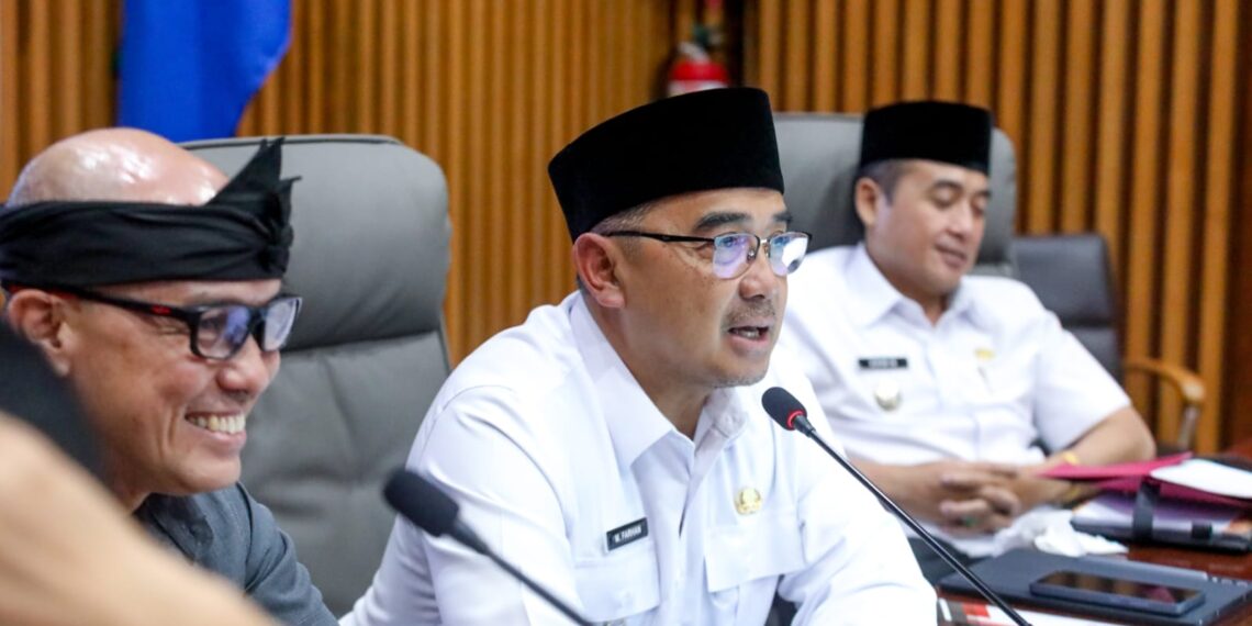 Wali Kota Bandung, Muhammad Farhan, menyatakan bahwa Satgas ini akan fokus pada penindakan premanisme sesuai dengan peraturan yang berlaku. Salah satu langkah yang diambil adalah penyediaan hotline Bandung Siaga 112 sebagai saluran pengaduan masyarakat.