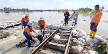 Jalur kereta api antara Stasiun Gubug – Stasiun Karangjati yang berada di Kabupaten Grobogan kembali dilakukan penutupan pada Minggu, 9 Maret 2025 mulai pukul 05.27 WIB. Hal itu dilakukan akibat meluapnya kembali Sungai Tuntang yang terjadi sejak Sabtu (8/3) malam dan menggenangi jalur kereta api lintas antara Semarang – Surabaya Pasar Turi tersebut.