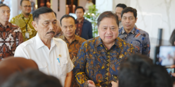 Dalam pertemuan dengan Ketua Dewan Ekonomi Nasional (DEN) Luhut Binsar Pandjaitan di Kantor Kemenko Perekonomian pada Rabu (12/03), Menteri Koordinator Bidang Perekonomian Airlangga Hartarto menyampaikan bahwa ke depan Pemerintah akan terus mendorong pencapaian target investasi baik dari dalam negeri maupun luar negeri.