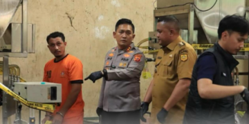 Kapolres Bogor, AKBP Rio Wahyu Anggoro bersama jajaran dan Bupati Bogor Rudy Susmanto melakukan inspeksi mendadak (sidak) di sebuah pabrik minyak goreng di Desa Cijujung, Kecamatan Sukaraja, Kabupaten Bogor. Dalam sidak tersebut, pihak kepolisian mengungkap praktik ilegal pengemasan ulang minyak goreng curah yang dikemas menyerupai merek “Minyakita” tanpa izin resmi.