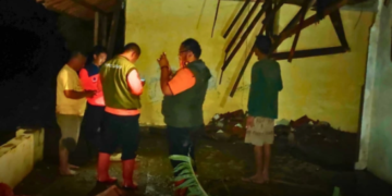 Banjir bandang yang terjadi akibat luapan Sungai Cimeta pada Sabtu (15/3) sekitar pukul 15.00 WIB, merendam dua kampung di Desa Nyalindung, Kecamatan Cipatat, Kabupaten Bandung Barat. Banjir yang sangat deras dengan ketinggian air mencapai 3 meter ini menyebabkan kerusakan parah pada rumah-rumah warga.