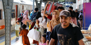 Suasana stasiun kereta api