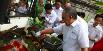 Kepala Badan Riset dan Inovasi Nasional (BRIN) Laksana Tri Handoko meresmikan Rumah Kaca Taman Begonia yang terletak di Kebun Raya Bogor, sebagai langkah penguatan fungsi edukasi, konservasi, dan riset keanekaragaman hayati Indonesia.