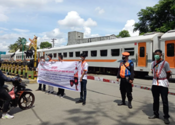 Perlintasan kereta api
