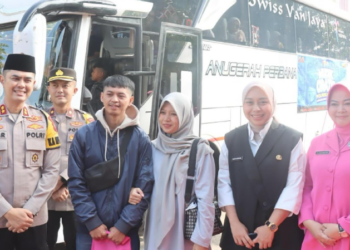Polres Garut menggelar program mudik gratis untuk masyarakat. Kapolres Garut AKBP Mochamad Fajar Gemilang menjelaskan bahwa program ini bertujuan untuk membantu masyarakat pulang kampung sekaligus meringankan biaya transportasi.