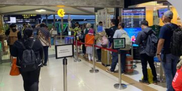 Pemeriksaan tiket penumpang di Stasiun Bandung.(Foto:Istimewa).