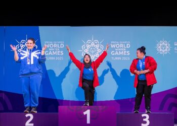 Indonesia kembali mengukir prestasi yang membanggakan di kancah internasional. Anastasia Aresyenan Bwariat dari DKI Jakarta, Siti Naswa dari Kalimantan Selatan, dan Muhammad Aden Aryadippa dari DKI Jakarta, berhasil meraih kemenangan dalam sesi final cabang olahraga Dance Sport kategori Solo-traditional dance di ajang Special Olympics Winter World Games 2025, yang digelar di Palazzo delle Feste, Bardonecchia, Italia. (foto: istimewa)