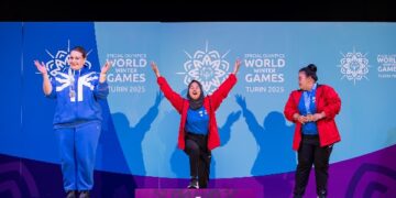 Indonesia kembali mengukir prestasi yang membanggakan di kancah internasional. Anastasia Aresyenan Bwariat dari DKI Jakarta, Siti Naswa dari Kalimantan Selatan, dan Muhammad Aden Aryadippa dari DKI Jakarta, berhasil meraih kemenangan dalam sesi final cabang olahraga Dance Sport kategori Solo-traditional dance di ajang Special Olympics Winter World Games 2025, yang digelar di Palazzo delle Feste, Bardonecchia, Italia. (foto: istimewa)