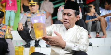 Saat sidak di Pasar Lenteng Agung, Jakarta Selatan, Mentan menemukan MinyaKita dijual dengan harga di atas Harga Eceran Tertinggi (HET) yang seharusnya Rp 15.700 per liter, namun dijual seharga Rp 18.000. Mentan juga menemukan isi kemasan MinyaKita tidak sesuai dengan yang tertera di label, yakni hanya berisi 750 hingga 800 mililiter.