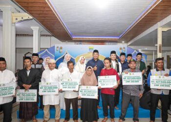 Semarak Ramadan Bandung Utama kini menyapa warga Kecamatan Antapani. Kegiatan yang berlangsung di Halaman Masjid Besar Baitul Muttaqien ini dihadiri langsung oleh Wali Kota Bandung, Muhammad Farhan, dan Wakil Wali Kota Bandung, Erwin.