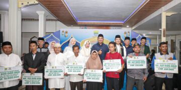 Semarak Ramadan Bandung Utama kini menyapa warga Kecamatan Antapani. Kegiatan yang berlangsung di Halaman Masjid Besar Baitul Muttaqien ini dihadiri langsung oleh Wali Kota Bandung, Muhammad Farhan, dan Wakil Wali Kota Bandung, Erwin.