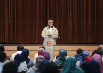 Wali Kota Bandung, Muhammad Farhan, mengajak Ikatan Alumni Universitas Padjadjaran (IKA Unpad) untuk bekerja sama dalam mengatasi berbagai tantangan yang dihadapi kota, khususnya dalam pembangunan dan penyelesaian isu-isu strategis. Ajakan ini disampaikan dalam acara buka bersama IKA Unpad yang dihadiri oleh alumni dan civitas akademika Unpad pada Sabtu, 8 Maret 2025.