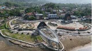 Replika Penyu Raksasa di Alun-Alun Gadobangkong