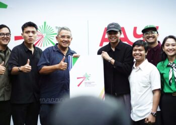 Peresmian logo resmi Asia Afrika Youth Forum (AAYF) 2025 digelar di Gaya Brasserie, Jalan LL. RE. Martadinata, ini dihadiri langsung oleh Wali Kota Bandung, Muhammad Farhan, bersama para desainer logo serta perwakilan dari komunitas kreatif dan kebudayaan.
