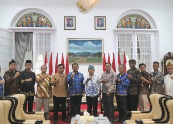 Bupati Sumedang, Dony Ahmad Munir, menyambut baik rencana penyelenggaraan Kongres Kebudayaan tersebut. Dalam audiensi bersama DKS di Ruang Tengah Gedung Negara, Kamis (17/04/2025), Dony menyatakan dukungannya terhadap pelestarian budaya melalui DKS.