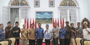 Bupati Sumedang, Dony Ahmad Munir, menyambut baik rencana penyelenggaraan Kongres Kebudayaan tersebut. Dalam audiensi bersama DKS di Ruang Tengah Gedung Negara, Kamis (17/04/2025), Dony menyatakan dukungannya terhadap pelestarian budaya melalui DKS.