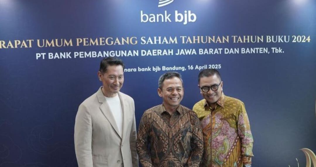 (Kiri-kanan) Komisaris Utama Bank BJB Bossman Mardigu, Direktur Utama Bank BJB Yusuf Saadudin, dan Komisaris Independen Bank BJB Helmy Yahya.(Foto: Dok BJB)