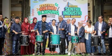 Pemerintah Kota Bandung resmi menggelar Festival Kuliner Bandung Warisan Budaya Tak Benda dan Festival Sentra Industri Kota Bandung di Cihampelas Walk pada Sabtu, 26 April 2025. Acara ini dibuka langsung oleh Wali Kota Bandung, Muhammad Farhan.