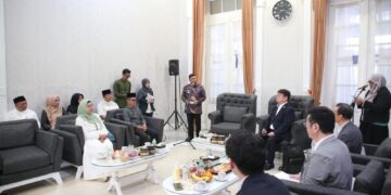 Pemerintah Kabupaten Garut menerima kunjungan resmi dari Wakil Wali Kota Higashikawa, Hokkaido, Jepang, Fumihiro Sitou beserta rombongan, Selasa (22/4/2025).