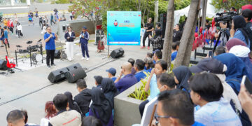 Menteri Perdagangan, Budi Santoso menghadiri Aksi Konsumen Cerdas Indonesia yang berlangsung di Sarinah, Jakarta, Minggu (20 Apr). Aksi tersebut bertepatan dengan Hari Konsumen Nasional (Harkonas) yang diperingati setiap tanggal 20 April.