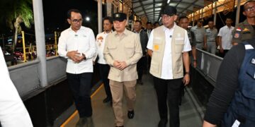 Menteri Perhubungan (Menhub) Dudy Purwagandhi mendukung penuh penerapan skema Tiba Bongkar Berangkat (TBB) di Pelabuhan Bakauheni, Lampung, guna mencegah penumpukan arus balik penumpang dari Sumatera ke Jawa.