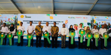 Menteri Pertanian (Mentan) Andi Amran Sulaiman menyerahkan secara langsung sepeda motor kepada penyuluh pertanian lapangan (PPL) berkinerja terbaik sebagai bentuk apresiasi atas kontribusi mereka dalam mendampingi petani dan mempercepat peningkatan luas tambah tanam (LTT). Penyerahan ini dilakukan dalam acara Koordinasi Nasional Penyuluh Pertanian yang digelar di Lapangan Kantor Pusat Kementerian Pertanian, Sabtu (26/4).