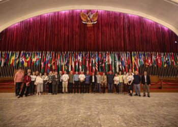 Wali Kota Bandung, Muhammad Farhan, menerima kunjungan delegasi Foreign Policy Community of Indonesia (FPCI), Kamis (17/4).