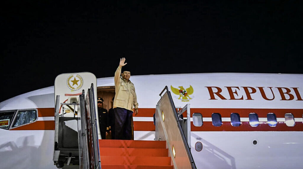 Presiden Republik Indonesia, Prabowo Subianto bertolak menuju Abu Dhabi, Persatuan Emirat Arab (PEA), pada Rabu, 9 April 2025. (Foto: BPMI Setpres)