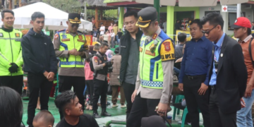 Kapolres Garut AKBP Mochamad Fajar Gemilang melakukan peninjauan langsung terhadap pengamanan di objek wisata Darajat, salah satu destinasi favorit bagi wisatawan selama liburan Lebaran.