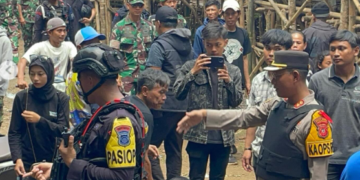 Aparat gabungan dari Polres Pangandaran, Kodim 0625/Pangandaran, dan unsur pemerintah daerah berhasil menertibkan kegiatan pertunjukan ketangkasan anjing dan babi hutan (adu bagong) yang berlangsung di Desa Cigugur, Kecamatan Cigugur.